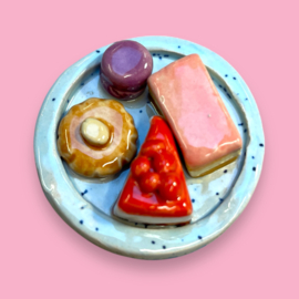 Broche taartjes op een schaaltje