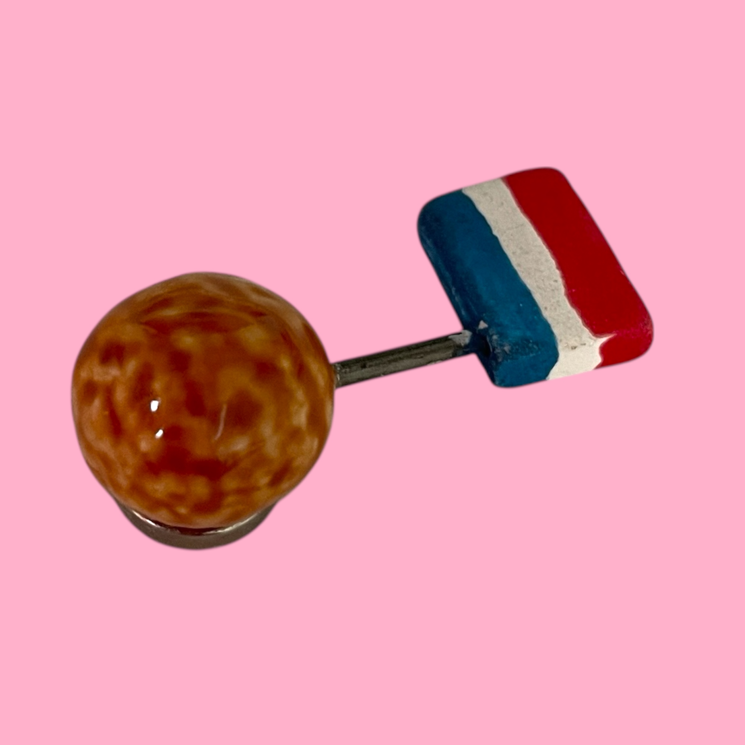 Broche bitterbal van keramiek