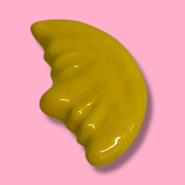 Gele maan van keramiek