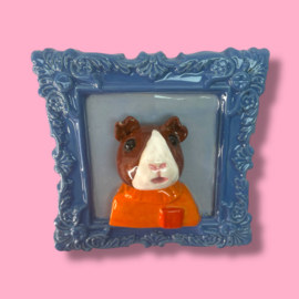 Schilderijtje van keramiek cavia Harry