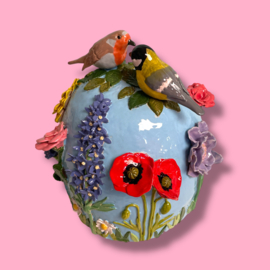 Urn met vogels en bloemen