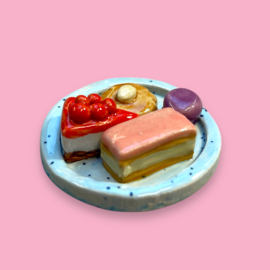 Broche taartjes op een schaaltje