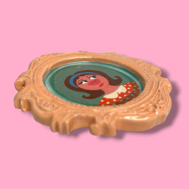 Broche 'varkensmeisje' zalm