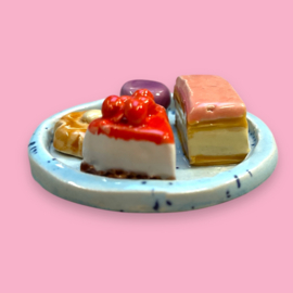 Broche taartjes op een schaaltje