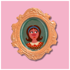 Broche 'varkensmeisje' zalm