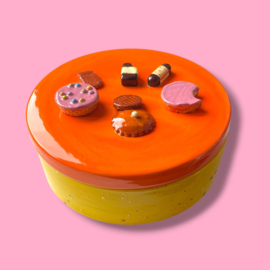 Koekjes koektrommel geel gespikkeld oranje deksel