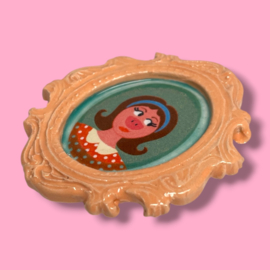 Broche 'varkensmeisje' zalm
