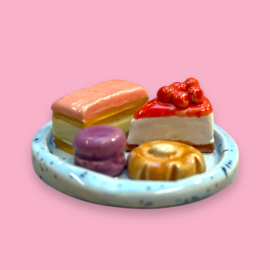Broche taartjes op een schaaltje