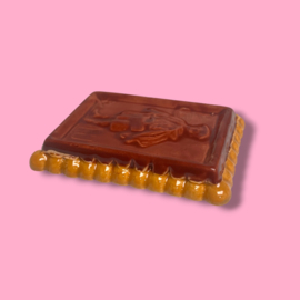 Scholiertje van keramiek