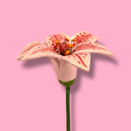 Roze lelie van keramiek
