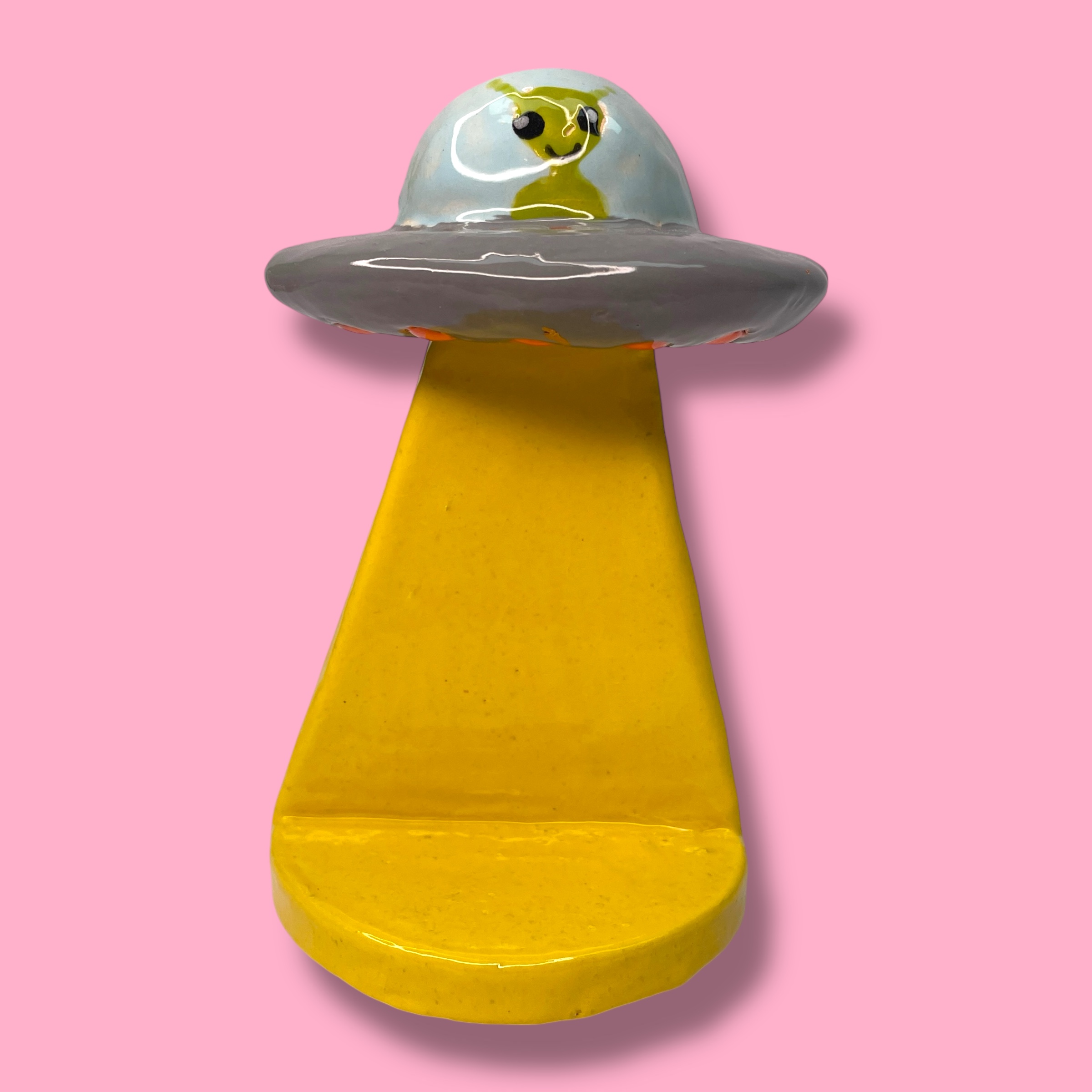 Wandplankje UFO van keramiek