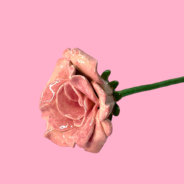 Roze roos van keramiek