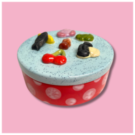 Snoepjes snoeptrommel rood met witte stippen blauw gespikkeld deksel