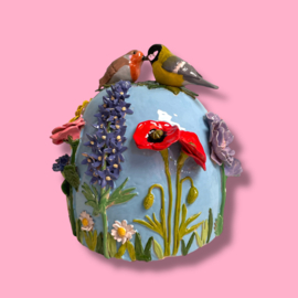 Urn met vogels en bloemen