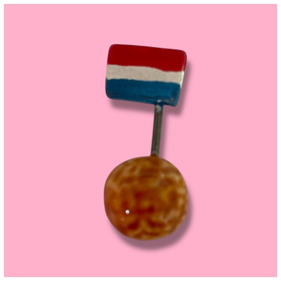 Broche bitterbal van keramiek