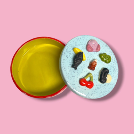 Snoepjes snoeptrommel rood met witte stippen blauw gespikkeld deksel