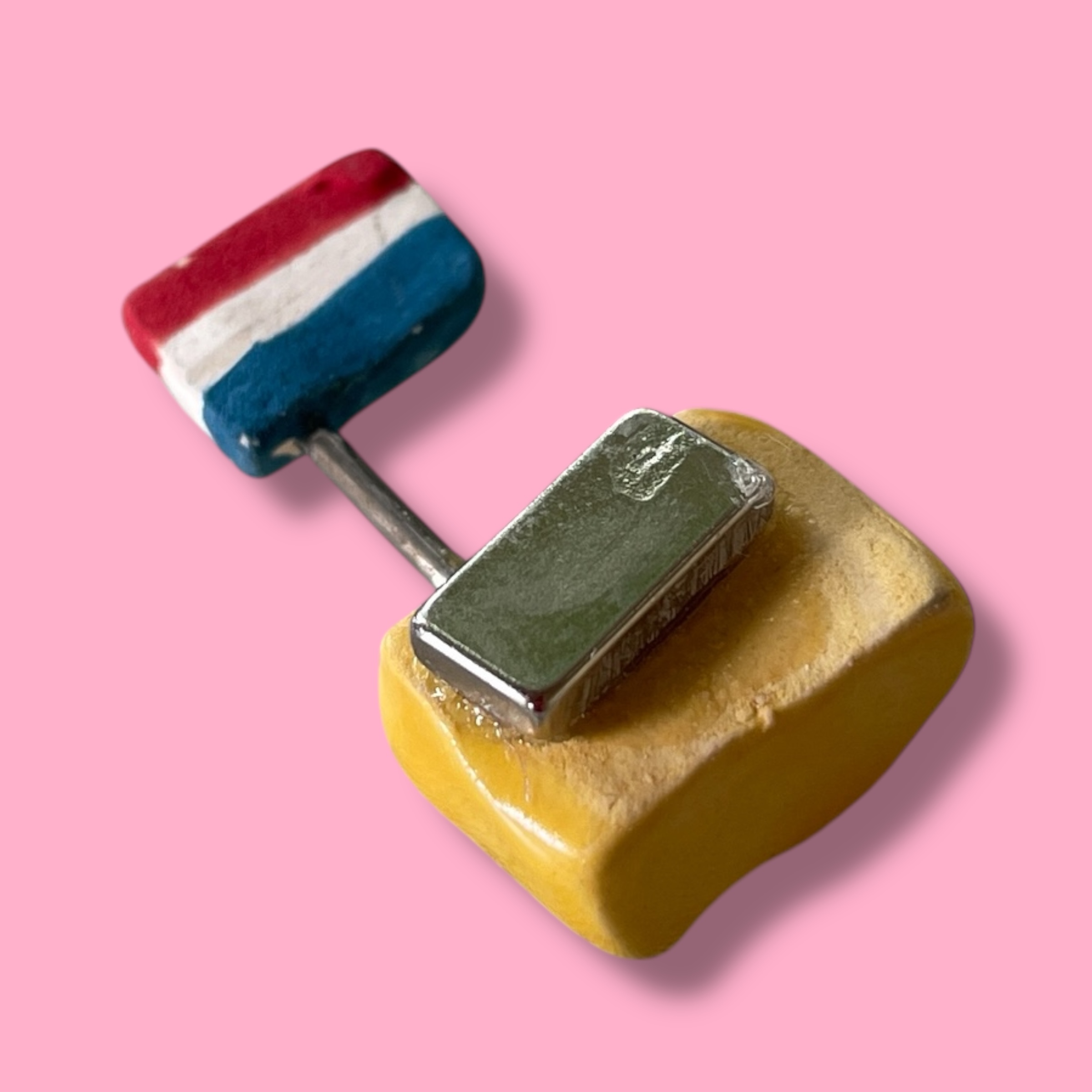 Broche blokje kaas van keramiek