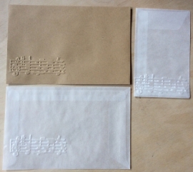 MUZIEK 10  Pergamijn enveloppen en bruine loonzakjes