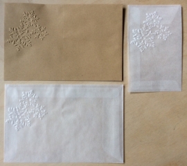 SNEEUWVLOK 10 Pergamijn enveloppen en bruine loonzakjes