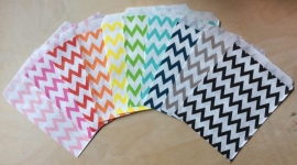 5 Cadeauzakjes ZIG-ZAG 13 bij 16,5 CM, per kleur