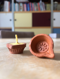 Ghee kaarsje in kleipotje