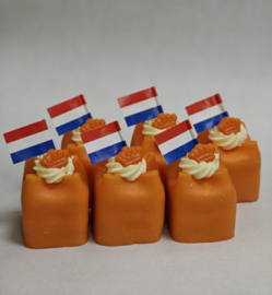 Oranje kasteeltjes á 4 stuks