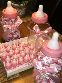 Geboortebedankjes Roze Papfles met 30 kleine flesjes