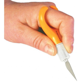 Finger tip craft knife