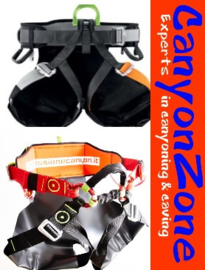 Wat is het verschil tussen de Petzl Canyon Guide en Canyon Revolution harnas?