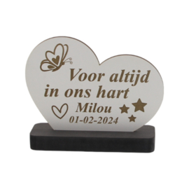 tekstgedenkplankje met naam en datum