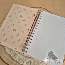 Wrendale A5 Notebook "Not a Daisy Goes By" - eend