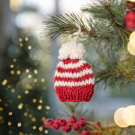 Vilten hanger - muts pompom - rood