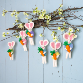 Vilten hanger - haasje met wortel