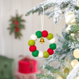 Vilten hanger - Krans Viltballetjes Jolly Christmas