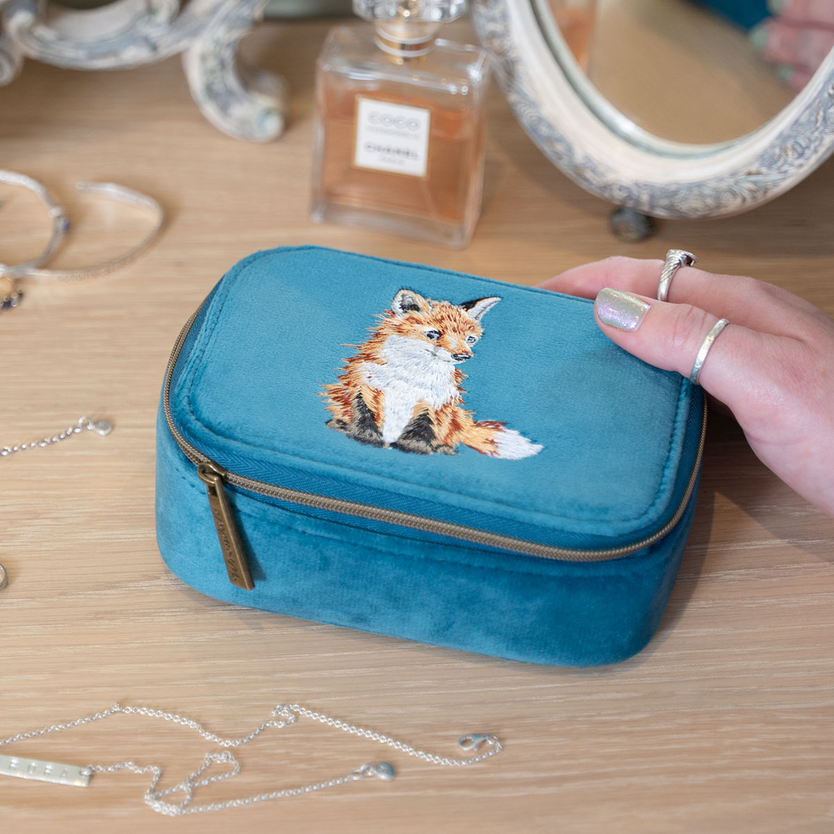 Wrendale embroidered Accessory Case "Daydreamer" - vos