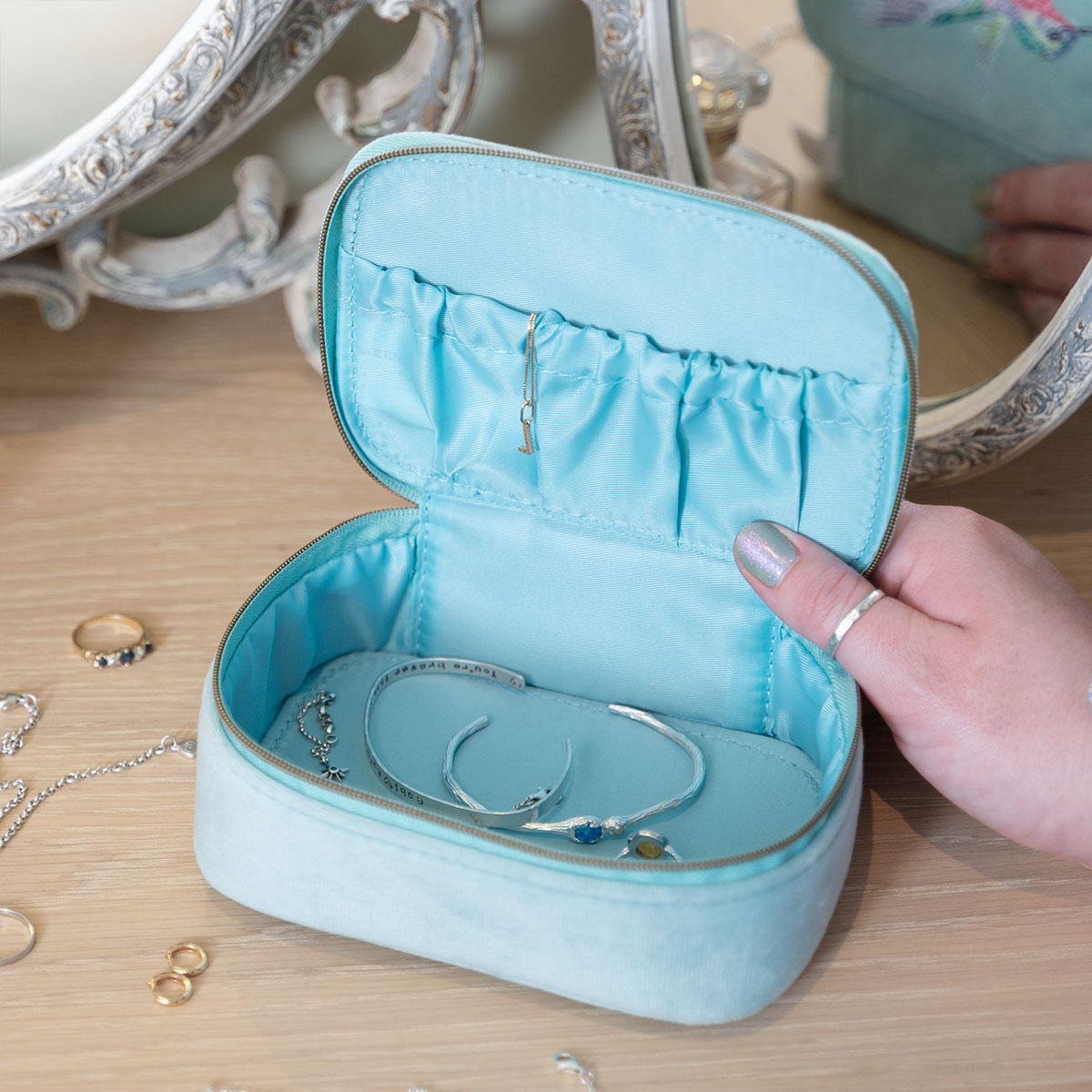Wrendale embroidered Accessory Case "Wisteria Wishes" - kolibri