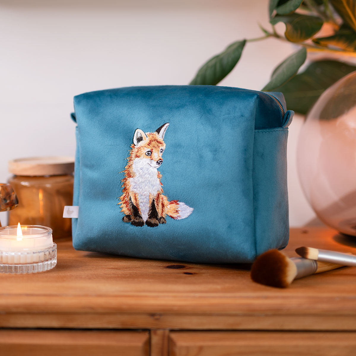 Wrendale embroidered Cosmetic bag "Daydreamer" - vos