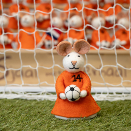 Vilten decoratie muis met voetbal