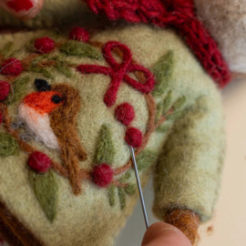 Vilten decoratie hert met roodborstje
