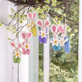 Vilten hanger - haasje met margriet