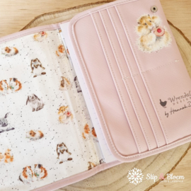 Wrendale Notebook Wallet "Piggy in the Middle" - konijn/cavia/hamster