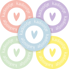 Sticker - kadootje hart - per 10 assorti