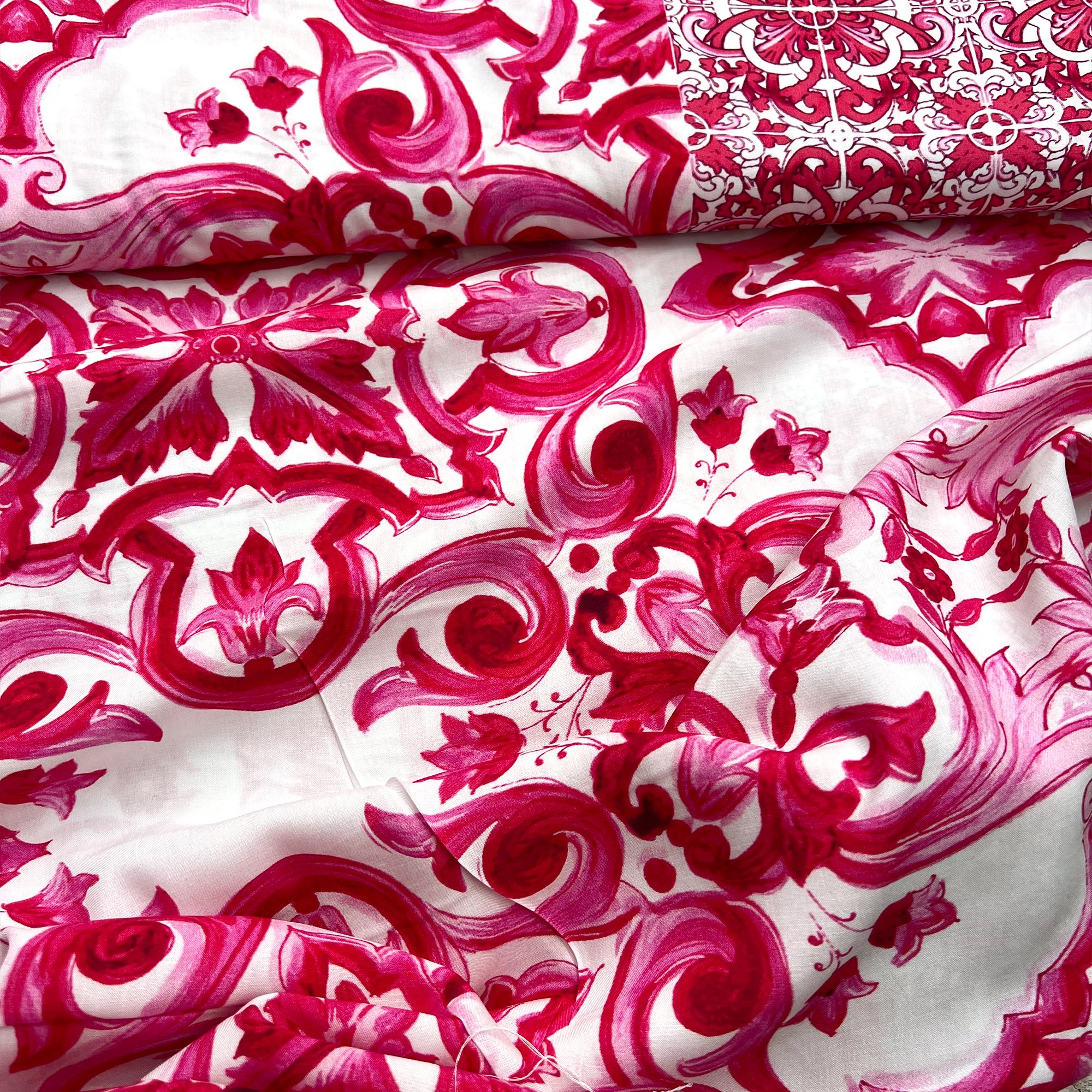 Deadstock -  Viscose - Graphic   - Pink