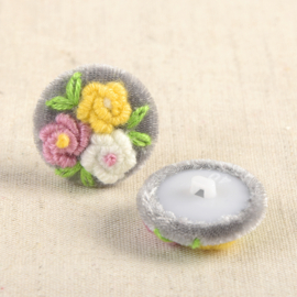 Set 2 knopen 25mm - velvet Flower embroidery - Grey 181