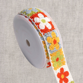 Kant Gehaakt . Crochet - 60 mm breed - Vintage Flowers