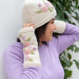 Beanie Sjaal met Verhaal Flowers crème met roze bloemen