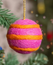 Kerstbal Sjaal met Verhaal streep roze-oranje
