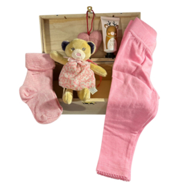 Babybox L legging, sokjes, knuffeltje, hartje en babyproduct