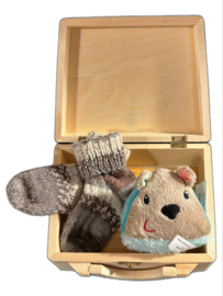 Babybox M koffertje met knuffeltje en handgebreide sokjes