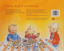 Boekje Hoera, ik geef een feestje! met 2 gebreide vingerpopjes